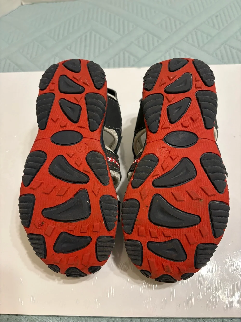 Apakowa Kids Closed Toe Sandals EU Size 28 US Size 11 (Little Kids) Gray/Black